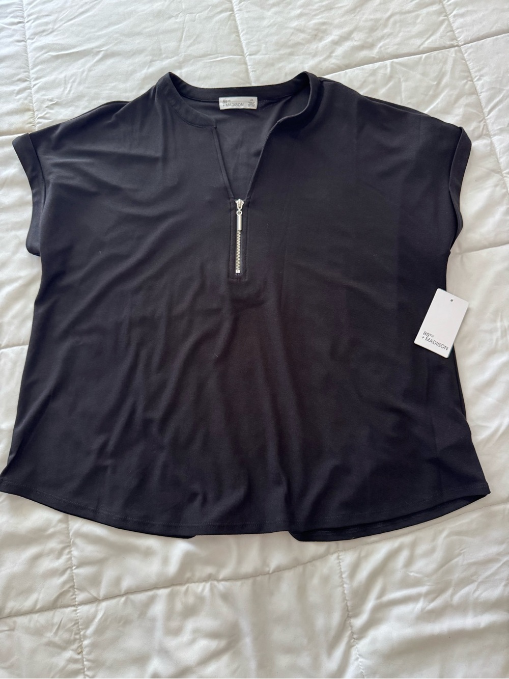 BB Dakota Black Short Sleeve Top with Front Zip